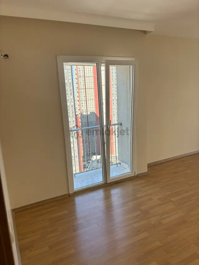 Kristal Şehirde Kiralık Temiz 3+1 145 M2 4