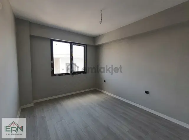 Havuzlu Sitede, Geniş Balkon Konforuyla 1+1 Kiralık Daire 2