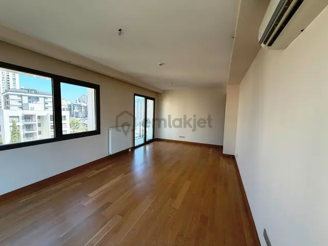 Kartal Sahil Mesa 223'de 163m2 Çift Balkonlu 5.kat Kiralık 3+1 5