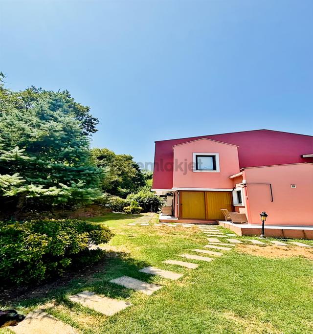 Şile De Site İçi Güvenlikli Havuzlu 4+1 Satılık Villa 1