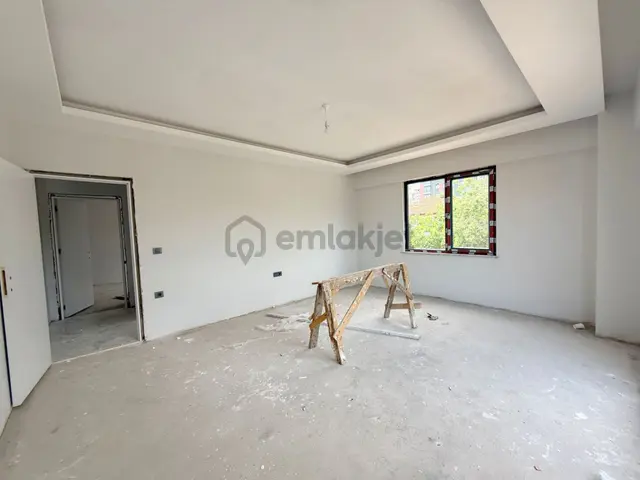 Mertcan'dan Yayalar Mah. İskanlı Açık Balkonlu 3+1 Daire 3