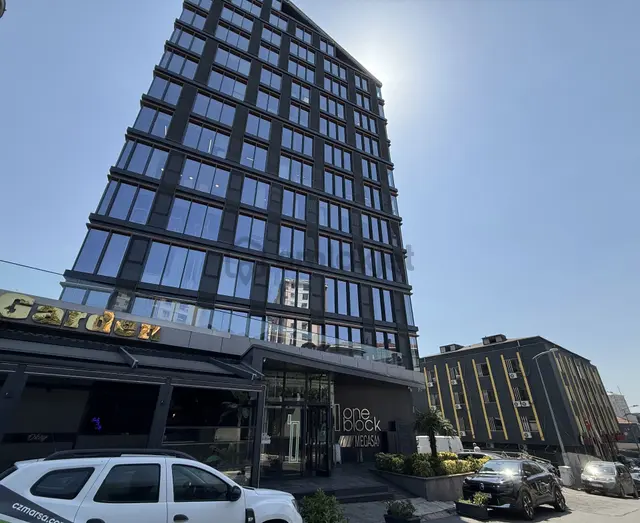 Ümraniye One Block Plaza'da 96m2 Klimalı 9.kat 2+1 Kiralık Ofis 1