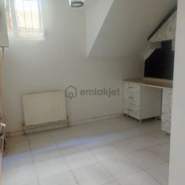 Mehter Ceşmede Kiralık Bahce Katı Daiire 2+1 2