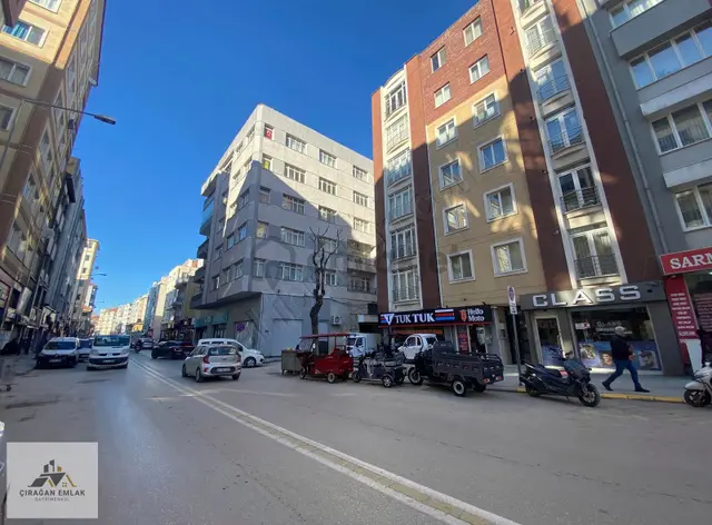 Çırağan Emlak'tan Sakarya Cad. Hatboyu Yakını Bakımlı 3+1 Daire 1