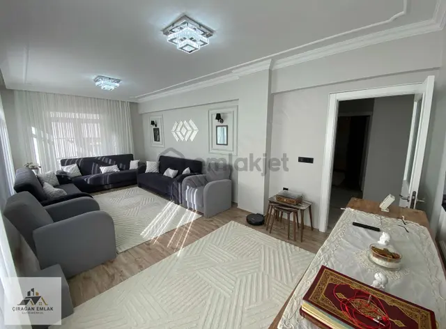 Çırağan Emlak'tan Sakarya Cad. Hatboyu Yakını Bakımlı 3+1 Daire 2