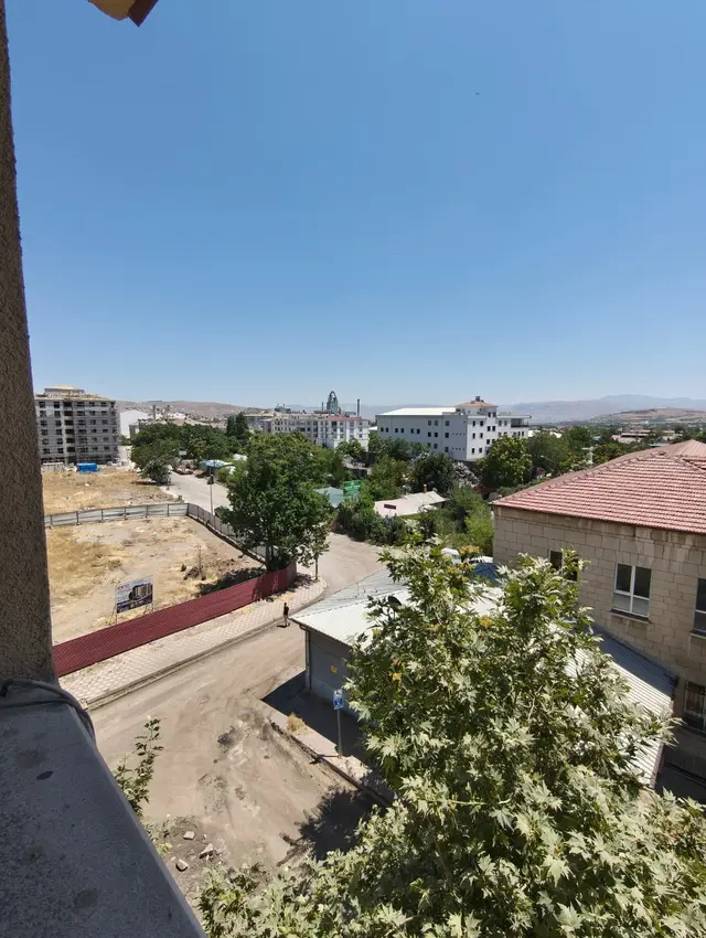 Sarayatik'te Köşe Başı Konumlu, Fırsat Daire 1
