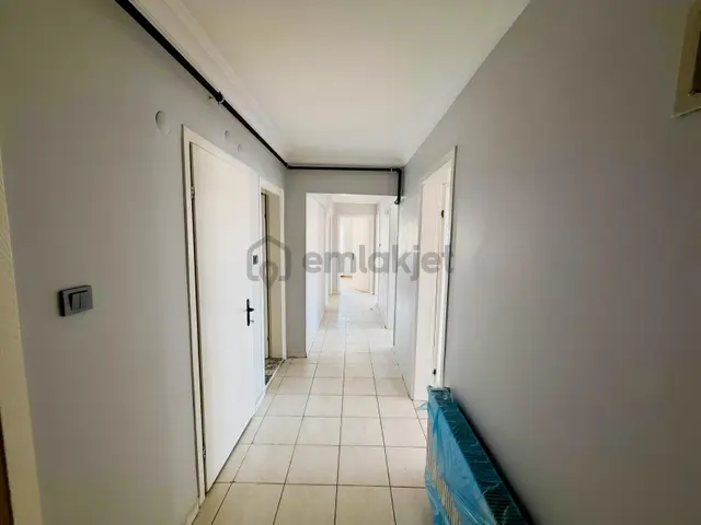 Torbalı'da Sadık Ilerı Bulvarı'nda Ara Kat 4 + 1 Satılık Daıre 3