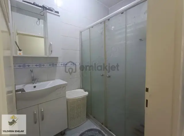 Yıldırım Emlak'tan Atatürk Cad. Üzerinde 3+1 Yapılı Daire 3