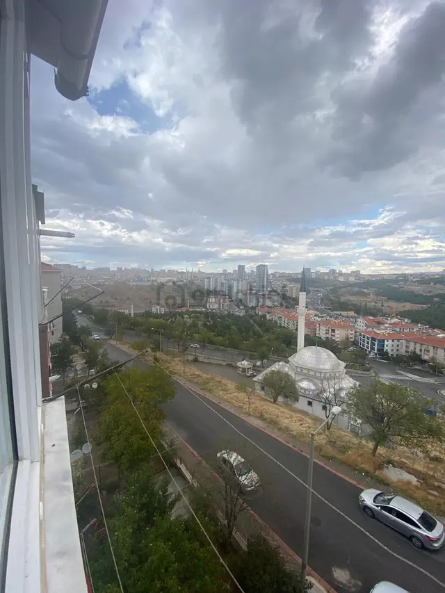 Sahibinden Şehir Manzaralı Pursaklar Göçmen Konutları’nda Satılık Daire – Temiz Masrafsız 2