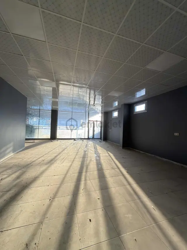 İncirlik'te Yenı Bulvar Üzeri D400 Yakın Sundurmalı Hazır Dükkan 2