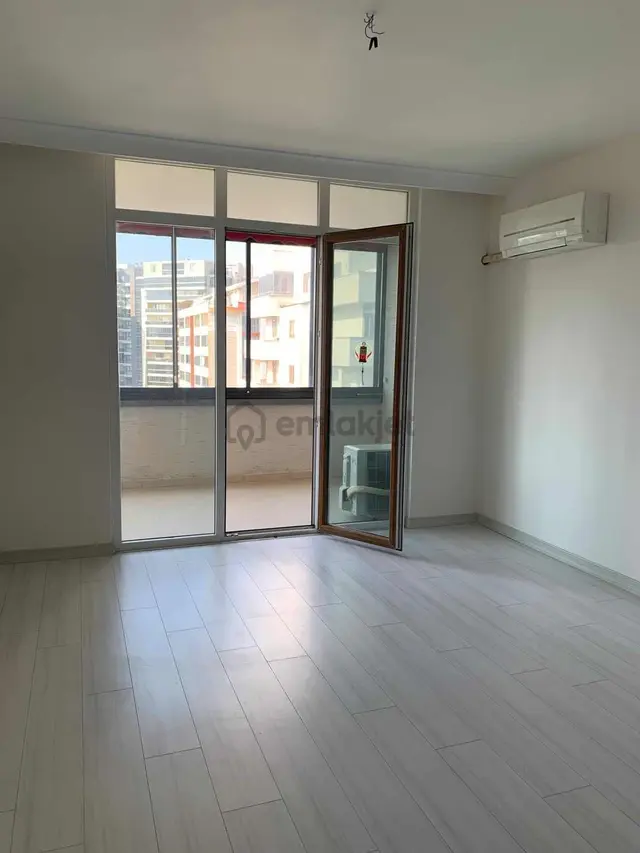 23 Nisan Gold Towers Sitesi Kapalı Balkonlu, Park Manzaralı 1+1 3