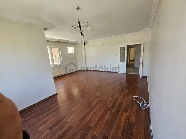Karataş Tramvay Yolu Üzerinde 3+1 Satlık Daire 4