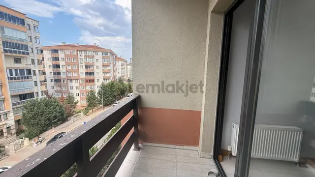 Turyap Hürriyetten Prestijli Sitede Satılık 3+1 Ara Kat Daire! 5