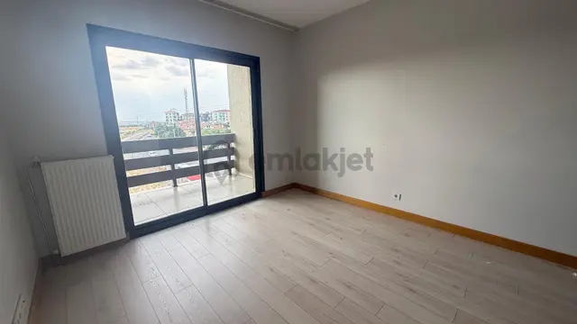Turyap Hürriyetten Prestijli Sitede Satılık 3+1 Ara Kat Daire! 2