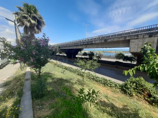 Belediye Evlerinde Deniz Manzaralı Yüksek Giriş Kat 3+1 Daire 1