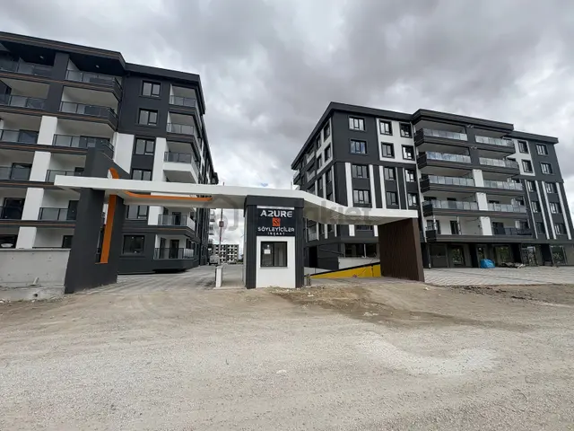 Söyleyiciler Azure Sitesi Güney Doğu Ara Kat 4+1 Satılık Daire 1