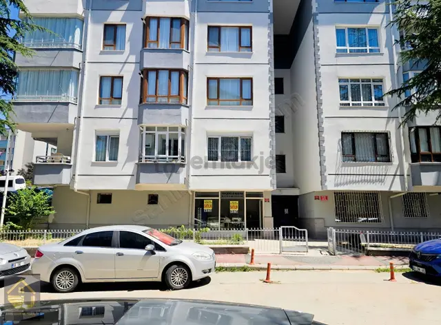 Balgat Ehlibeyt Mahallesinde Satılık 27m2 Dükkan 1