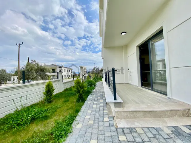 ꧁akçay Ay Emlaktan꧂güre'de Lüks Sitede Bahçe Kullanımlı Müstakil Tadında Satılık 2+1 Şık Daire 4