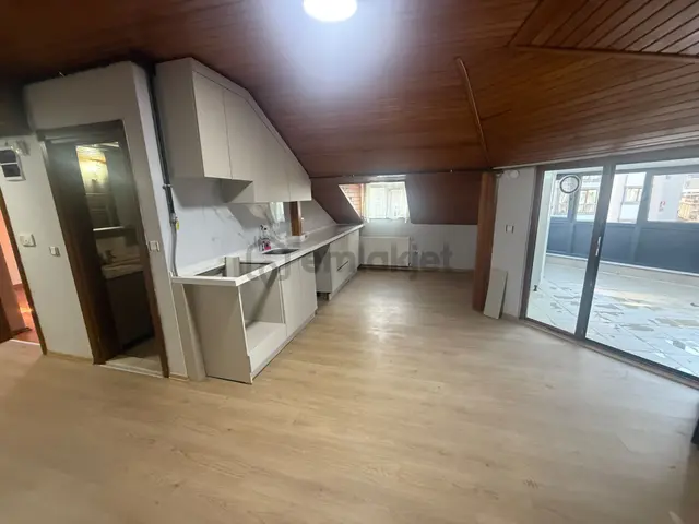 Yankı 'dan İçi Yenilenmiş Terslı,aansör 2+1 Kiralık 85 M2 Daire 1