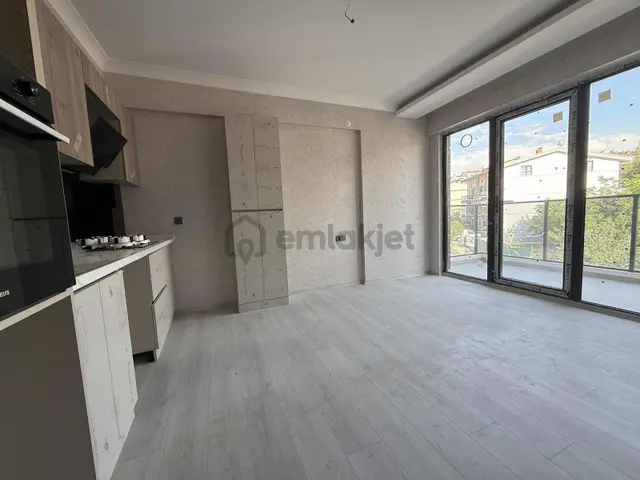 Alaçatı'dan/ara Katta/yerden Isıtma/park Cephe/hemen Teslim 2+1 2