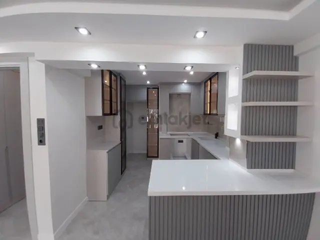 Çarşı İçinde Satılık Arakat Asansörlü Full Lüks Özellikli 3+1 Açık Mutfaklı Daire 5