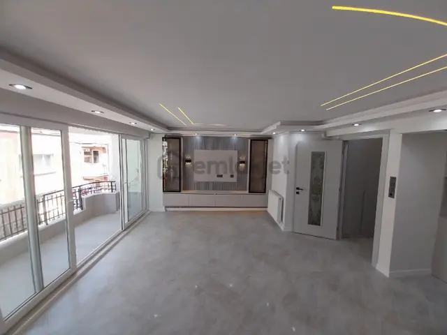 Çarşı İçinde Satılık Arakat Asansörlü Full Lüks Özellikli 3+1 Açık Mutfaklı Daire 1