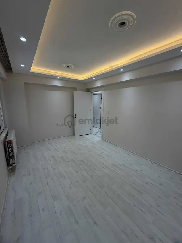 Emlak Center'dan Kiralık Şehitler'de 2+0 Yüksek Zemin Daire 3