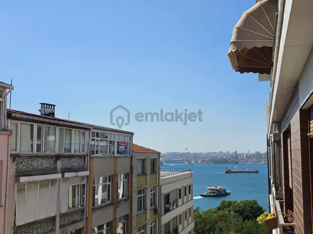 Salacak Asansörlü Satılık 3+1 Kombili Köşe Daire 2.kat 1