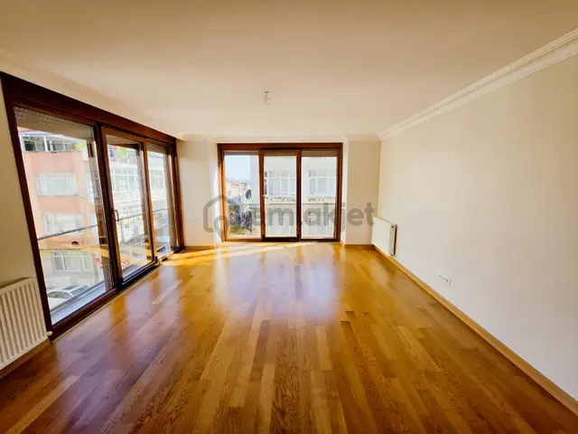 Salacak Asansörlü Satılık 3+1 Kombili Köşe Daire 2.kat 3
