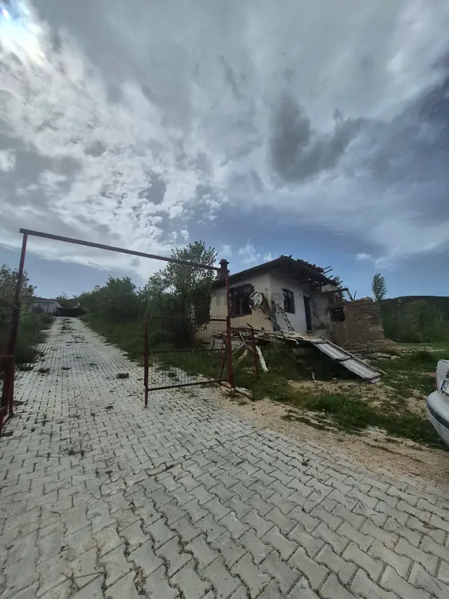 2500 M2 İçinde Evi İle Birlikte Kupon Arazi 3