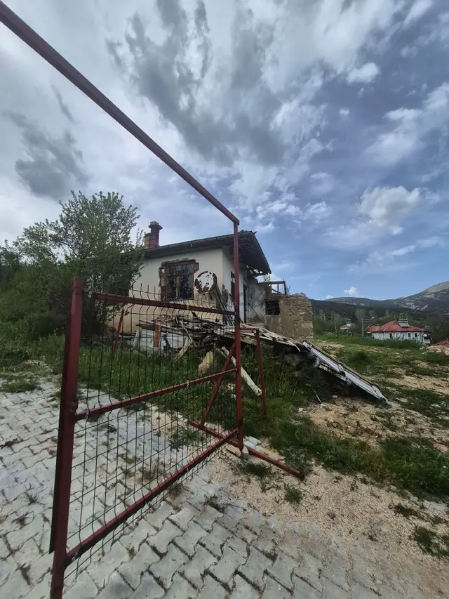 2500 M2 İçinde Evi İle Birlikte Kupon Arazi 2