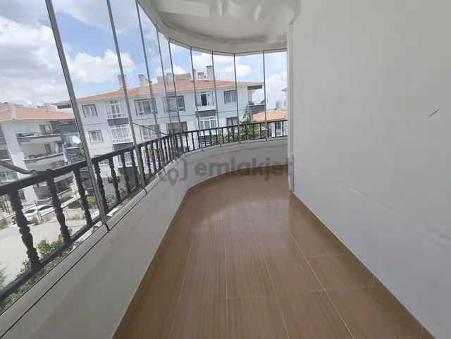 Yılmaz Gayrımenkulden 2.katta 3+1 130 M2 Geniş Daire 5