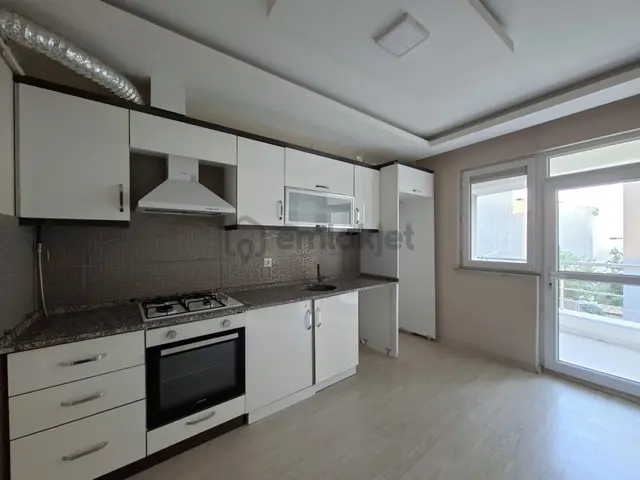 Recep Ümit'ten Esenli Yakınında 3+1 Asansörlü Kiralık Daire 1