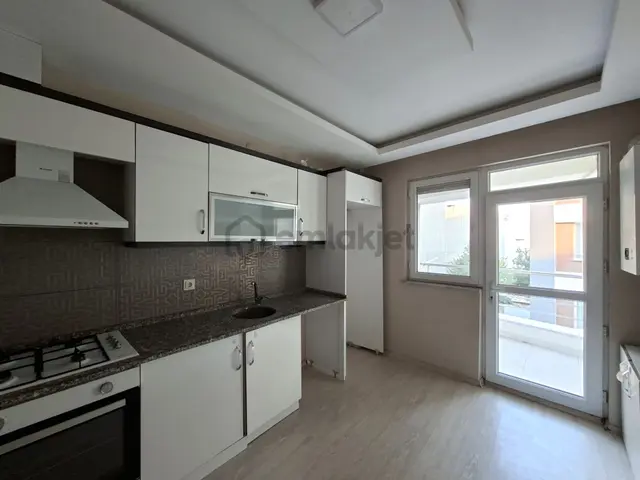 Recep Ümit'ten Esenli Yakınında 3+1 Asansörlü Kiralık Daire 4