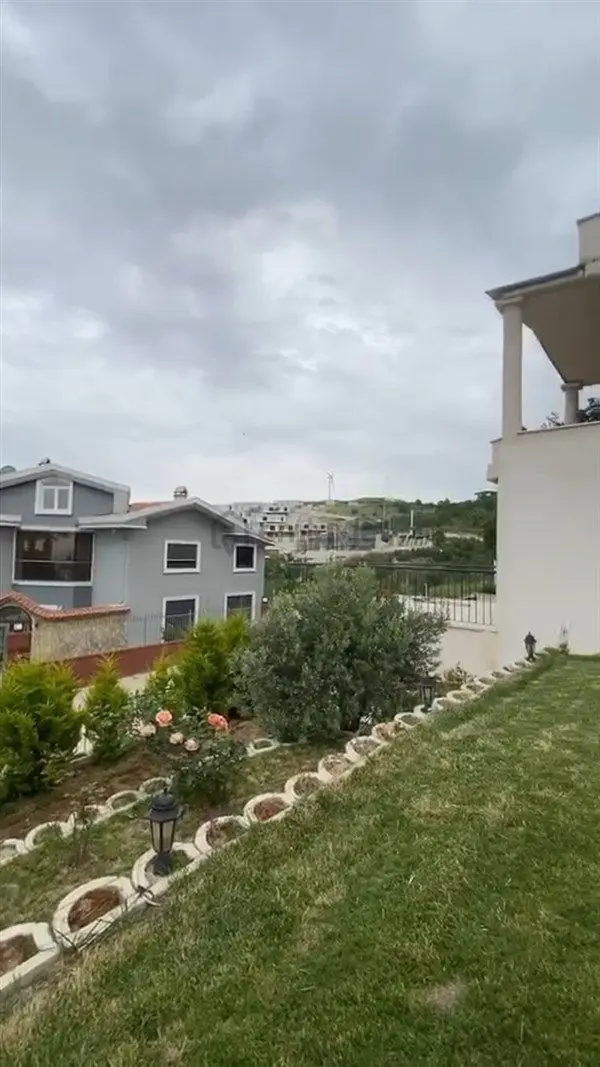 Mudanya Bademli'de Satılık 1000 M2 Bahçeli Özel Havuzlu Lüx Villa 5