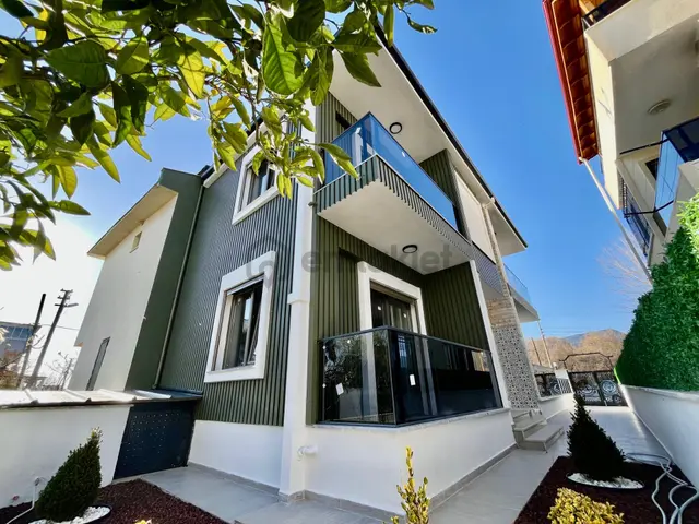 Akçay Ay Emlak'tantahtakuşlar'da Denize Sadece 50 Mt Huzur Bulacağınız Satılık 3+1 Müstakil Villa 1
