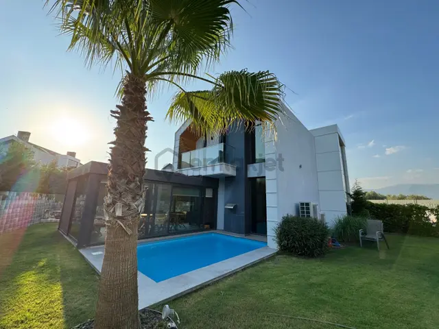 Kemalpaşa Da 5+1 Satılık Lüks Villa 1