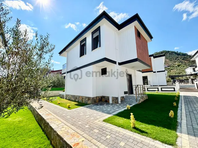 ꧁ay Emlaktan꧂küçükkuyu'da Denize Sadece 250 Mt Satılık 2+1 Ultra Lüks Muhteşem Villa 2