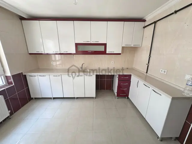 Mutlu Mah. Asansörlü Teraslı Çift Banyolu 4+1 Kiralık Dublex 2