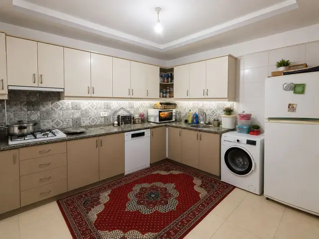 Camikebir Mahallesinde Geniş Bahçe Kullanımlı 2+1 5