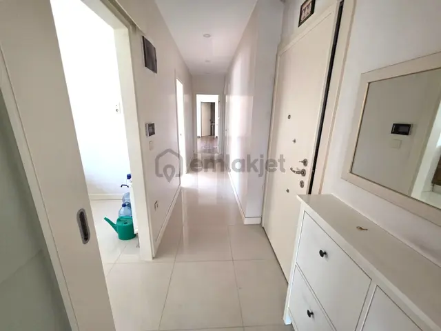Göztepede Güzel Lokasyonda Yeni Binada Ara Kat 2+1 Kiralık Daire 4