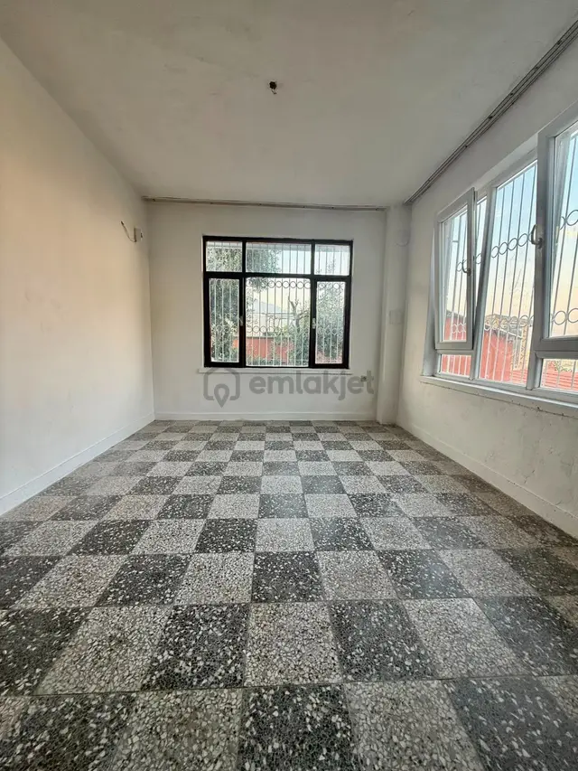 Alanya Çarşı Mahallesi'nde Geniş Balkonlu Kiralık 2+1 Daire 3