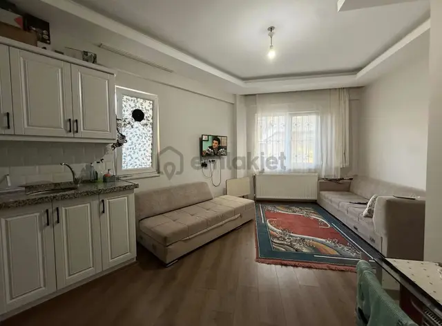 Öz-emmaxtan Çay Mah. Merkezi Konumda Satılık Geniş 1+1 Daire 1