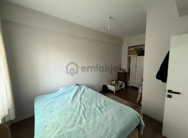 Öz-emmaxtan Çay Mah. Merkezi Konumda Satılık Geniş 1+1 Daire 5