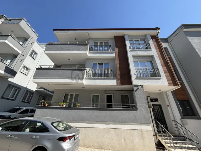 Zenith Real Estate Maltepe Okullar Bölgesinde Ara Kat 2+1 Daire 1