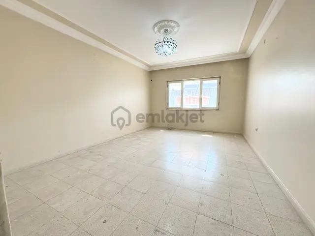 Atlas Emlaktan Merkezi Konumda İskanlı Satılık 2+1 Daire 1