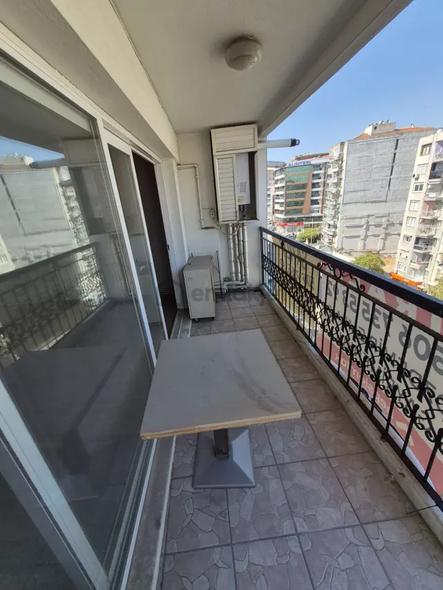 İzmir Konak Eşrefpaşa//(izmirpark Av.m)yanı/asansörlü135m2/3+1 Arakat Otoparklı Geniş Balkonlu Daire 5