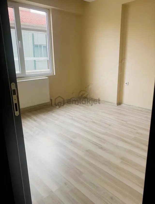 İstiklal Mahallesinde 3+1 Temiz Bakımlı Daire 3