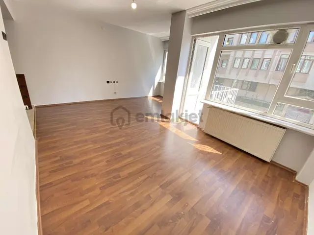 Hastahaneye Komşu İçi Yapılmış Kiralık Ara Kat Temiz Daire 2
