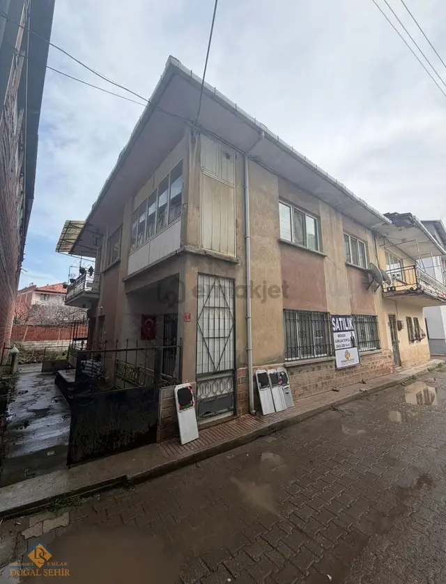 Camicedit Mahallesinde Satılık 2 Katlı Müstakil Ev 1